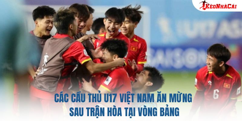 Các cầu thủ U17 Việt Nam ăn mừng sau trận hòa tại vòng bảng