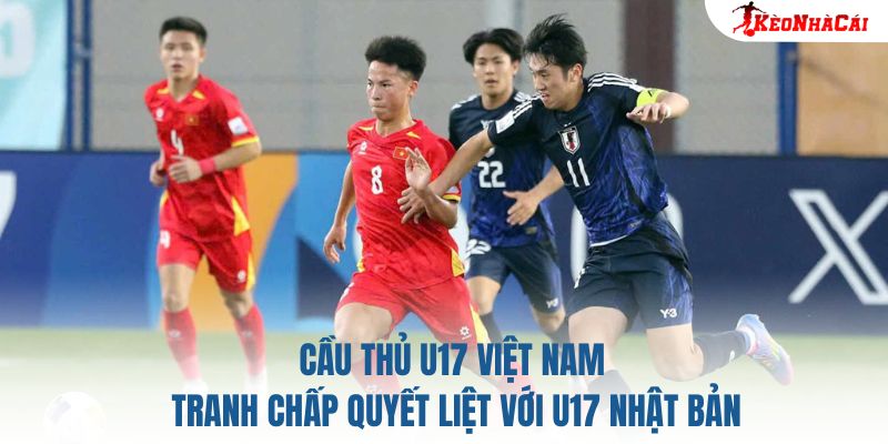 Cầu thủ U17 Việt Nam tranh chấp quyết liệt với U17 Nhật Bản